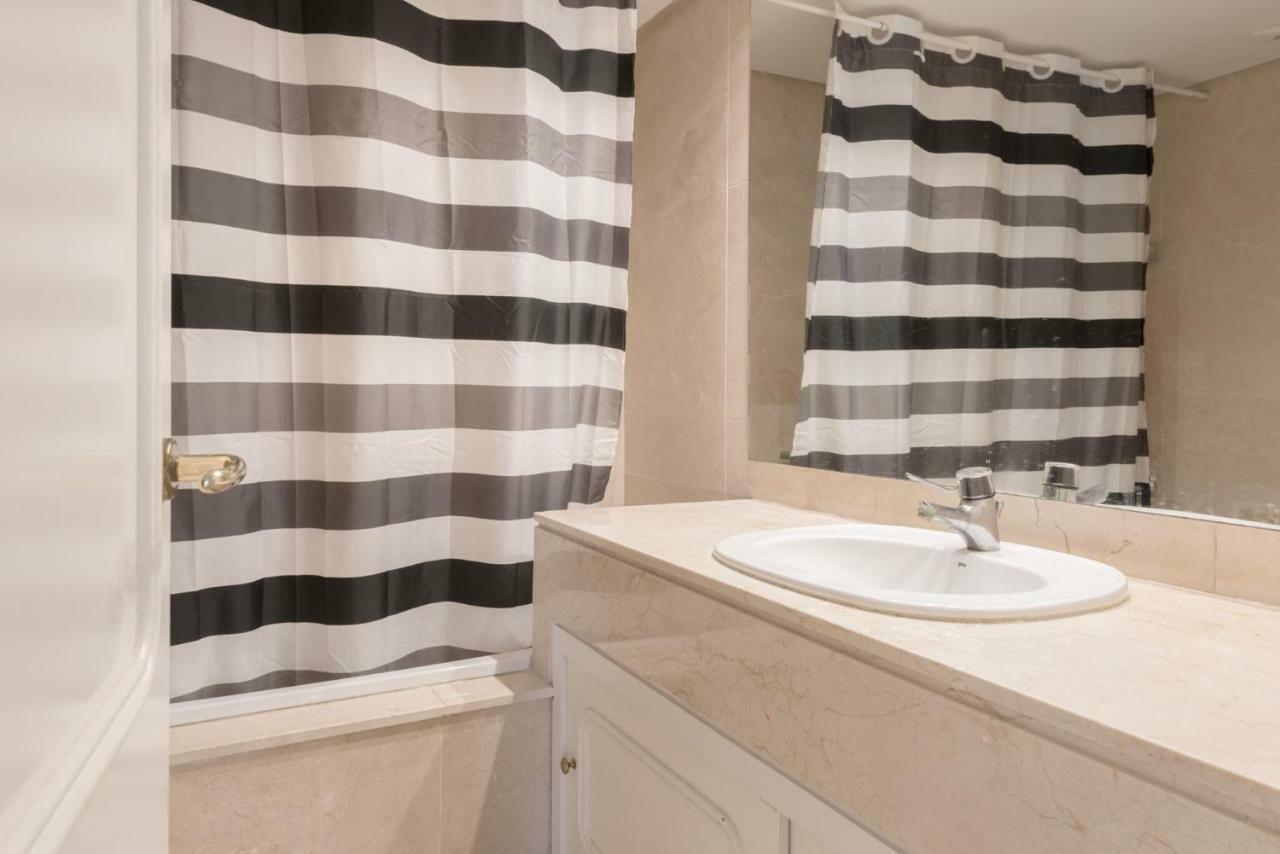 Downtown Seaview Apartment Марбеля Екстериор снимка